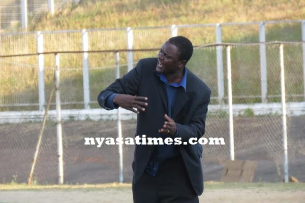 Max Bullets coach Travor Kajawa giving instructions...Photo Jeromy Kadewere, Nyasa Times