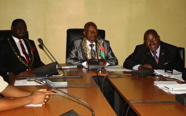 Lilongwe city Council Mayor, Willy Chapondela and his deputy Kwame Ngwira, CEO Richard Hara  to allow media cover council meetings -Pic by Solister Mogha