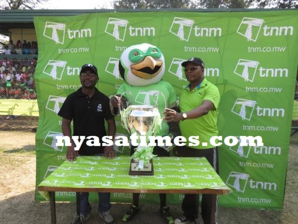 Mbekeani (black T-shirt), Shasha, Bottoman with the new trophy, Pic Alex Mwazalumo