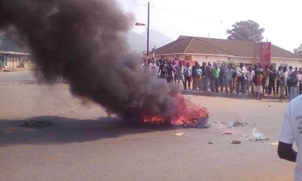 Mchinji protesters burning tyres