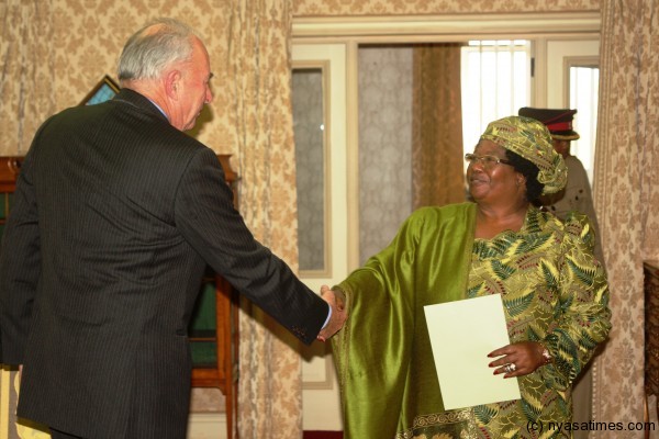 Mckinnon is welcomed by President Banda at Kamuzu palace in Lilongwe on Thursday