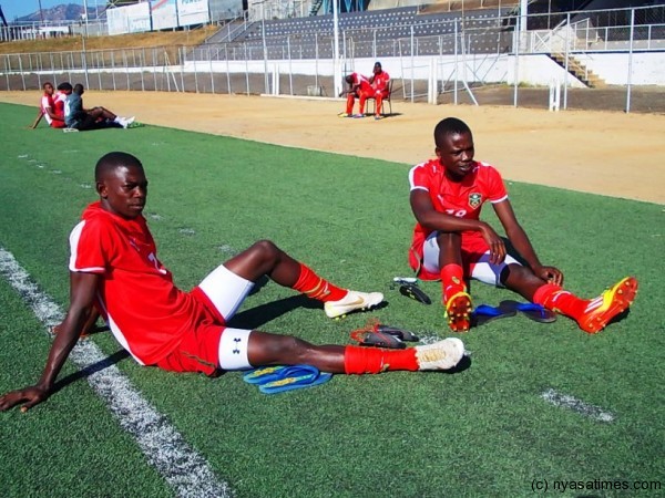 Mecium Mhone and Bongani Kaipa ready for training....Photo Jeromy Kadewere