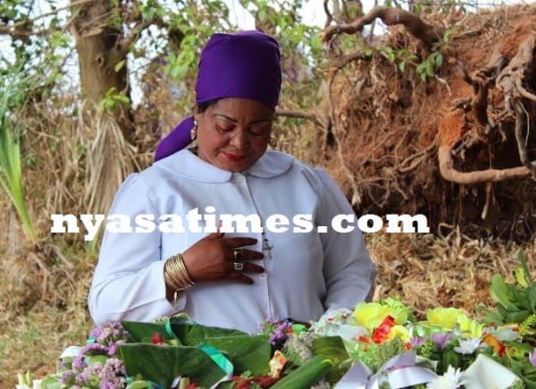 Minister Patricia Kaliati paying her tribute after laying her wreath..Photo Jeromy Kadewere