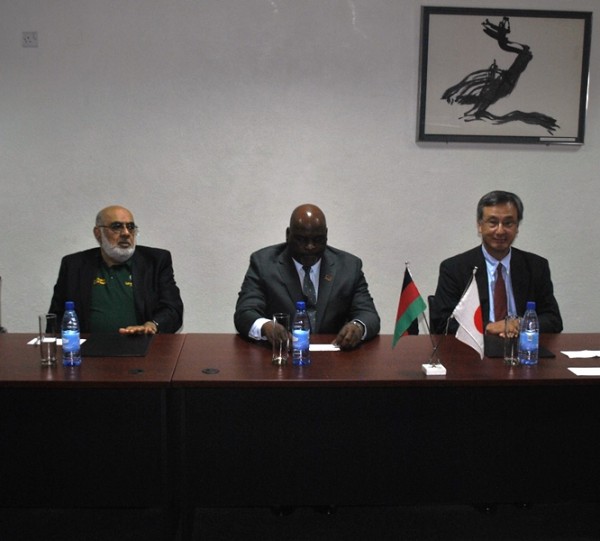 Minister of Agriculture Chiyembekeza(centre) with Ambasador Nishioka and Jakhura at the signing ceremony-picture by Manasse Nyirenda