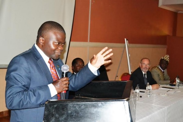 Kumpalume deliver his speech-(c) Abel Ikiloni, Mana