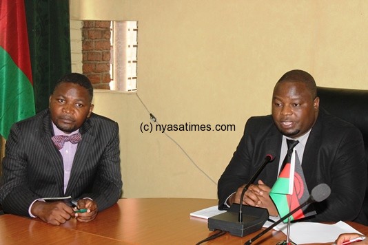Minister of Information Kondwani Nakhumwa r and Bright Malopa l during a press briefing in Lilongwe - pic by Roy Nkosi