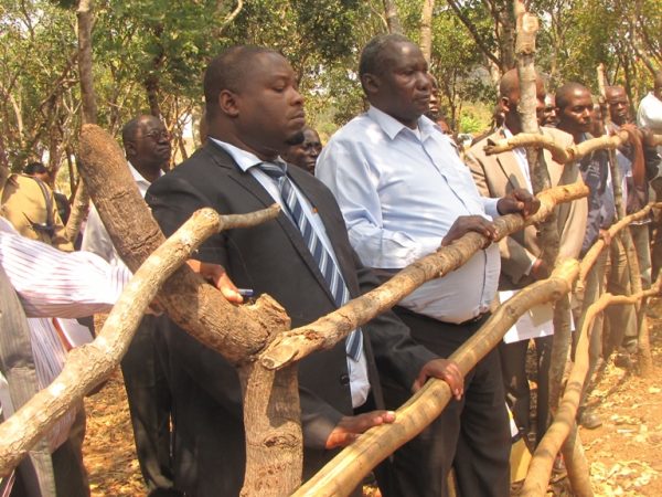 Minister of local government Kondwani Nankhumwa at the Khola admiring the Bonsmara