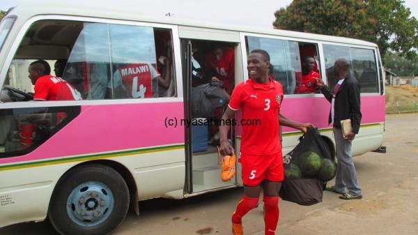Miracle Gabeya off from the team bus....Photo Jeromy Kadewere.
