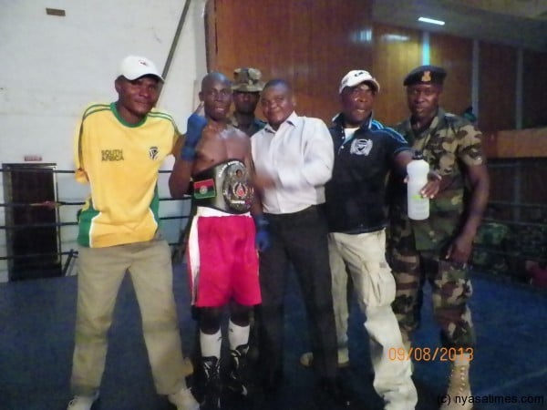 Moliati poses with sports officials from MDF, Pic Leonard Sharra