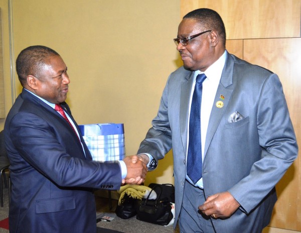 Lessons to learn: Mozambican President Filipe Nyusi shake hands with Mutharika