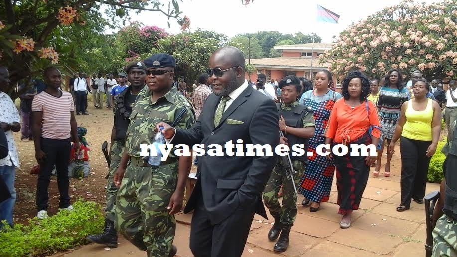 Mphwiyo arrives at the court