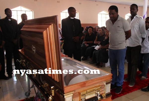 Musician Anjiru Fulumulani paying his last respect...Photo Jeromy Kadewere