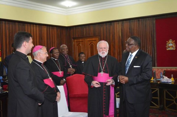 Mutharika and the Vatican officials at Sanjika Palace
