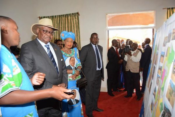 Mutharika at Neno groth centre