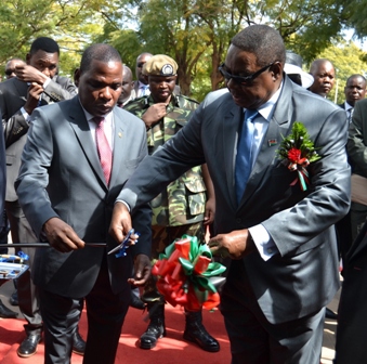 Mutharika cuts the ribbon to officially open the 27 th Malawi International trade fair in Blantyre Pic. by Francis Mphweya