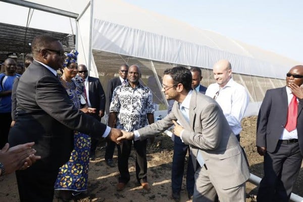 Mutharika greeting the investors