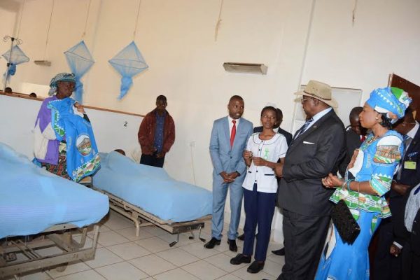 Mutharika in a Neno hospital ward