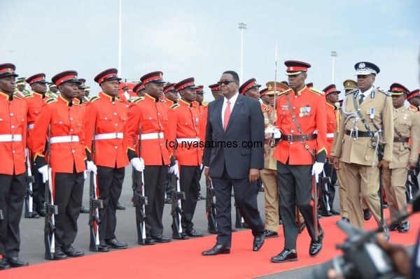 President Mutharika inpsecting a guard of honour mounted by Malawi Defence Force 