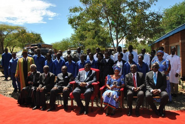 Mutharika pose with students