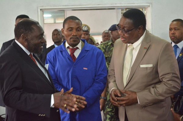 Mutharika talking to Minister of Labour Henry Mussa