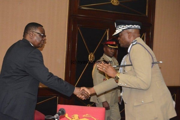 Mutharika with Police chief Kachama: Promises protection for albinos