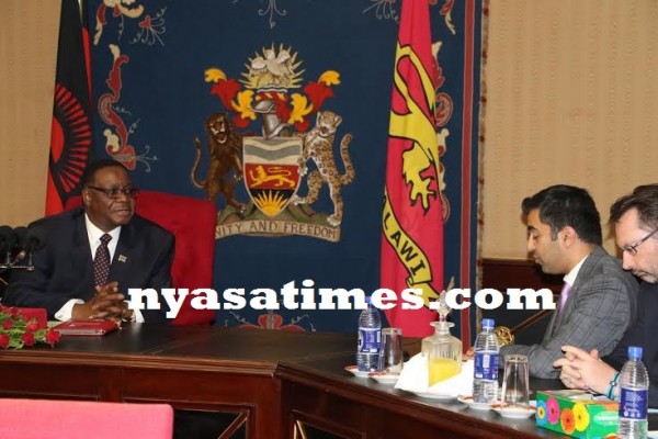 Mutharika with Scotland Foreign Minister Hamza at Kamuzu Palace