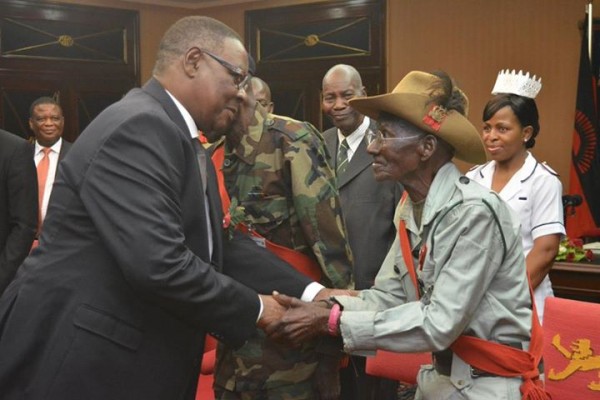 Mutharika with a surviving war veteran