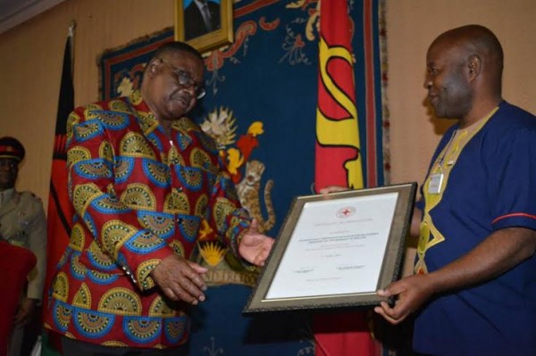 Mutharika with the Red Cross Certificate