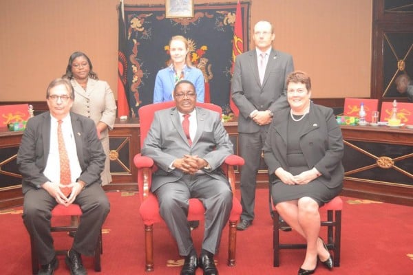 Mutharika with the visiting delagation