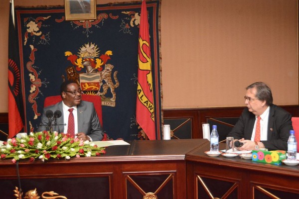 Mutharika with vice president of  the Overseas Private Investment Corporation