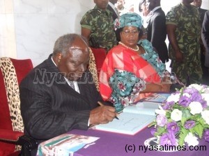 President Banda with her Kenyan counterpart Mwai Kibaki