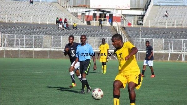 Nafe Msasa in full control of the ball....Photo Jeromy Kadewere.