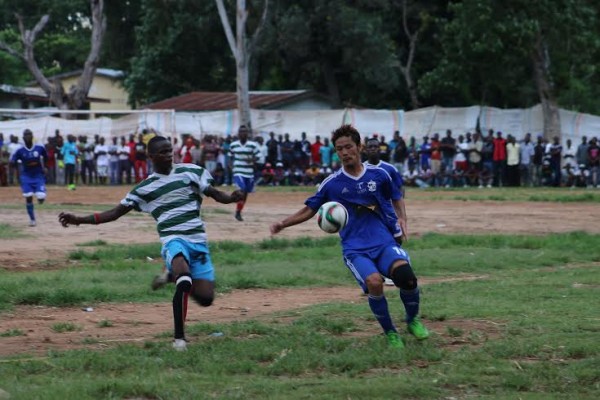 Nakamura trying to win the ball...Photo By Be Forward Wanderers