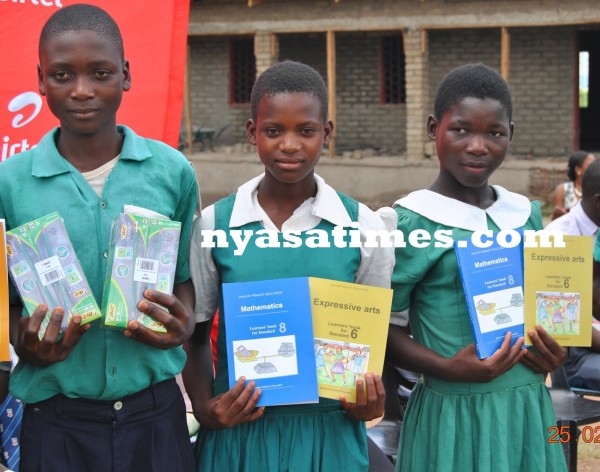 Nalanda primary School pupils showing some of the books received from Airtel Malawi...Photo Jeromy Kadewere