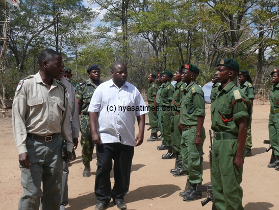 Nankhumwa-Inspecting guard of honor