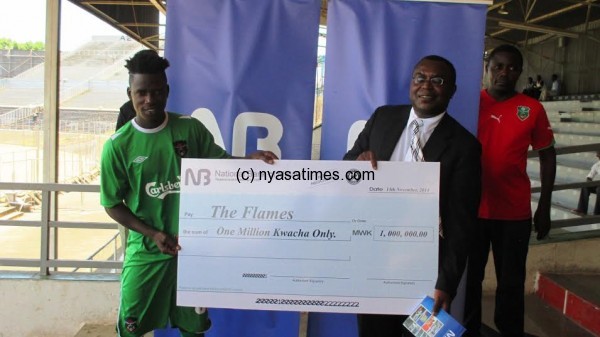 National Bank presenting the cheque to skipper Kamwendo...Photo Jeromy kadewere