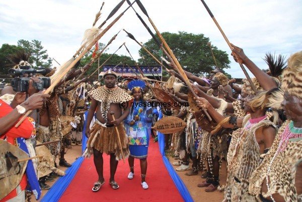 Ngoni wedding in crossing swords