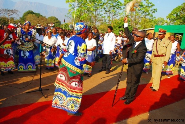 Ngwazi dancing with his mbumba