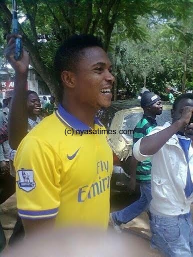 Nigerian Tolulope welcomed by Wanderers fans