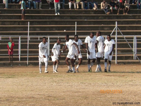 Njenjete celebrates the third goal, Pic Leonard Sharra