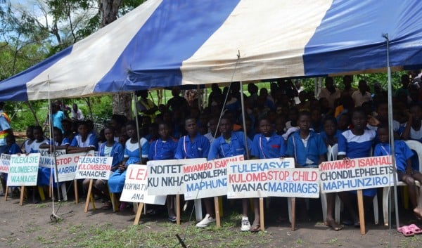 Nkhonde Catholic Primary School Children carrying placards to demonstrate their RIGHT to Education in Balaka-(c) Abel Ikiloni, Mana