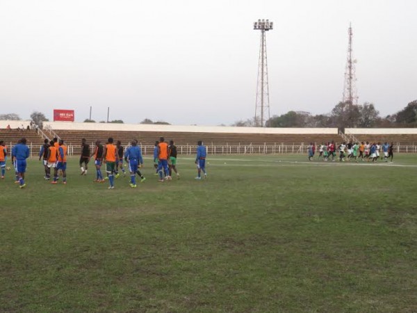 Nomads (in blue), Mafco training side-by-side, Pic Alex Mwazalumo.