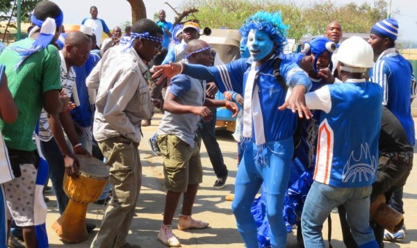 Nyerere fans dancing Wolire, wolire, Manoma