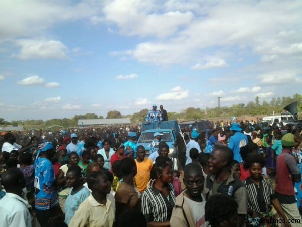Peter Mutharika on Friday made his way to Neno, Lisungwi and Lilangwe. 