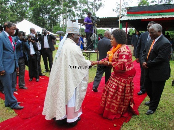 Anita Kalinde leeds PP officials to wish the bishop well
