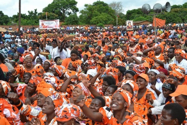 PP supporters cheers President Banda