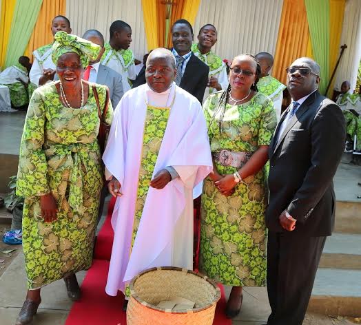 Parish members with Fr Masuwa ... .photo Jeromy Kadewere