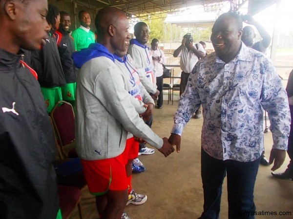 Patrick Mabedi shaking hands with Sports Minister  Enock Chihana....Photo