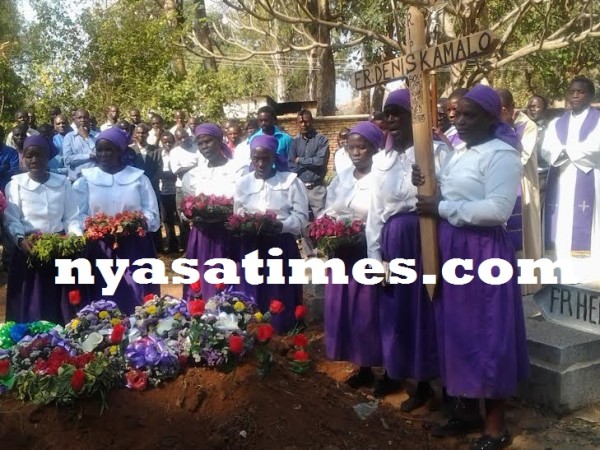 Paying last respects to Fr Kamalo