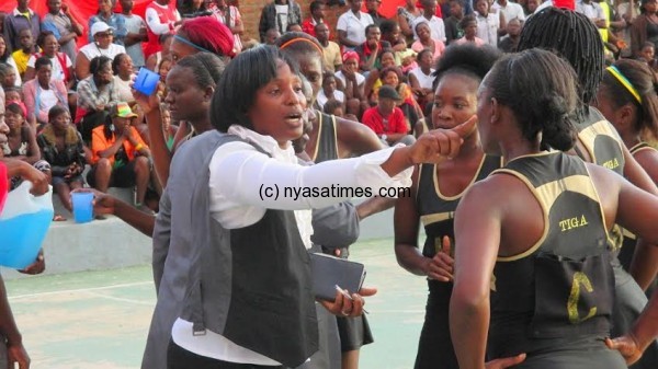 Peace Kaluwa doing some pep talk to her players....Photo Jeromy Kadewere.